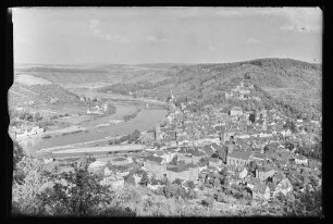 Blick aus Richtung "Blindenheimkurve" auf Altstadt mit Burg mainaufwärts