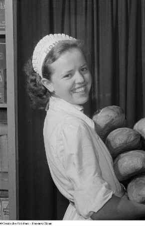 Porträt der Verkäuferin Helga Seelig