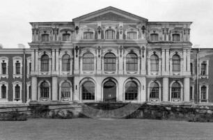 Hauptfassade von Schloss Jelgava (Mitau)