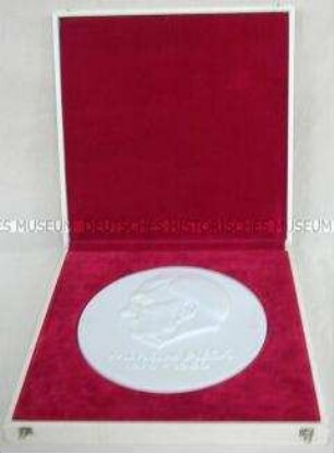 Plakette zum 100. Geburtstag von Wilhelm Pieck, in Etui