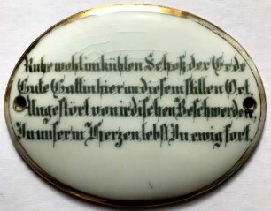 Gedenktafel "Ruhe wohl im kühlen Schoß der Erde …"