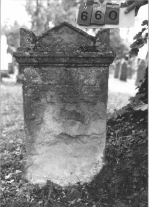 Grabstein 660 (Index: 99788369) Material: Sandstein Zustand: sehr stark verwittert mit fast vollständigem Textverlust Maße HxBxT: 115x62x13 cm: Grabstein 660