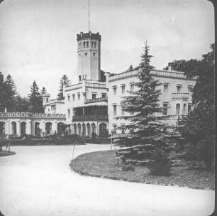 Bachwitz-Erdmannsdorf (Myslakowice). Schloß Erdmannsdorf (Umbau 1751; M. L. von Reibnitz, 1816; J. Raabe, ab 1832; K. F. Schinkel). Gartenansicht