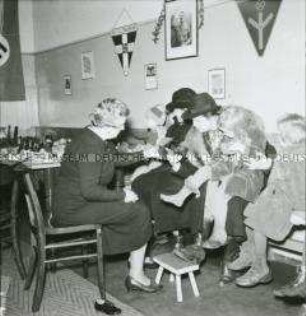 Schuhaustauschstelle der Frauenschaft der NSDAP