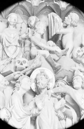 Freiburg: Ausschnitte Figuren im Tympanon des Münsters