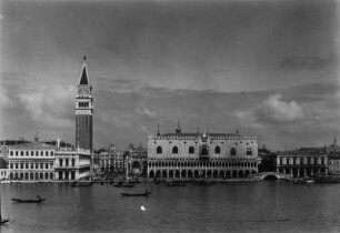 Venedig, Blick von der Lagune auf den Campanile di San Marco, den Platz und den Dogenpalast