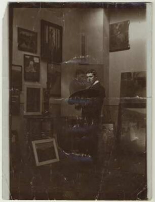 Der Bildhauer und Maler Mathieu Molitor in seinem Atelier vor der Staffelei : Der Bildhauer und Maler Mathieu Molitor in seinem Atelier vor der Staffelei (Originalabzug), aufgenommen wohl 1895/1900. Dresden: SLUB Mscr.Dresd.App.2000,935