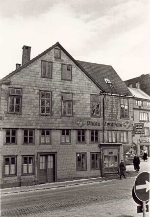 Weinbergstraße, Eckhaus zum Wall. Detmold. Das Gebäude wurde im Winter 1958/59 abgerissen