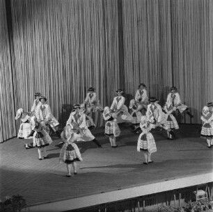 Staatliches Ensemble für sorbische Volkskultur. Auftritt der Tanzgruppe