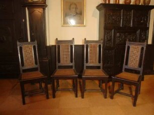 8 Stühle (Rattangeflecht in Sitz und Lehne)