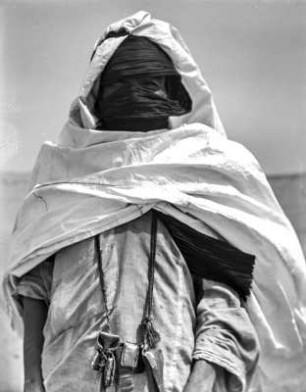 Männerportrait : Portrait eines Mannes der Amazigh, der als Straßenwärter arbeitet.