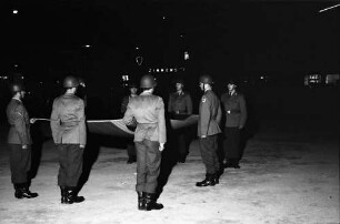 Freiburg: Vereidigung [Gelöbnis] bei der 12. Panzerdivision; Vereidigungsakt
