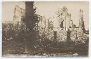 Zerbombte Kirche und Friedhof in Langemarck