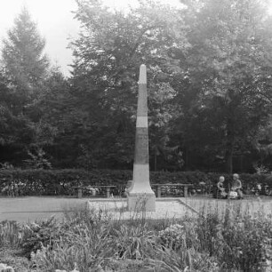 Johanngeorgenstadt : Kursächsische Ganzmeilensäule, Marktplatz der Altstadt (1978 restauriert, die Säule wurde 1995 zum Pulverturm umgesetzt)