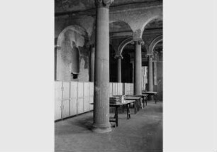 Blick in den zerstörten Römischen Saal im Neuen Museum