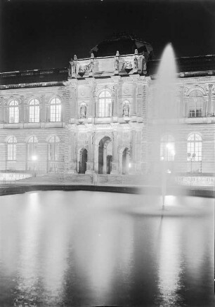 Dresden-Altstadt. Gemäldegalerie (1847-1854). Ansicht über den Zwingerhof