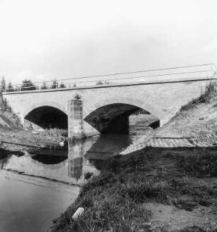 Brücke über die Rodau; Rodgau, Am Gräbenwäldches Feld, Rodau (Gew II), Molkenborn