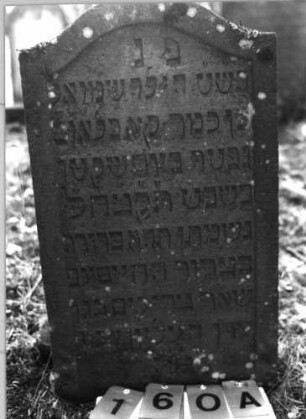 Grabstein 160 (Index: 99795680) Maße HxBxT: 84x46x9 cm Besonderheit: Kindergrab: Grabstein 160A