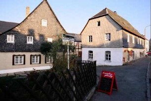 Straße mit Häusern
