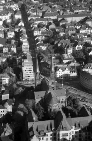 Freiburg: Johanneskirche mit Talstraße, von Westen