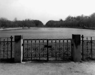 Dresden-Altstadt. Großer Garten (1683, J. F. Karcher; 1873-1895, K. F. Bouché). Palaisteich (1715)