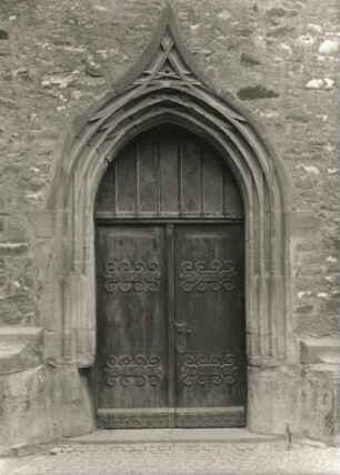 Nienburg (Saale). Schloßkirche, ehemalige Klosterkirche. Westportal (spätgotisch)