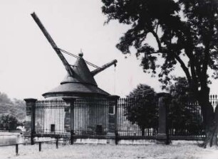 Trier an der Mosel. Ansicht des 1413 errichteten Alten Krahnen, einem in steinbauweise errichteten Turmdrehkran am rechten Moselufer.