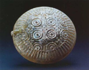 Formgeblasene flache Einhenkelschale
