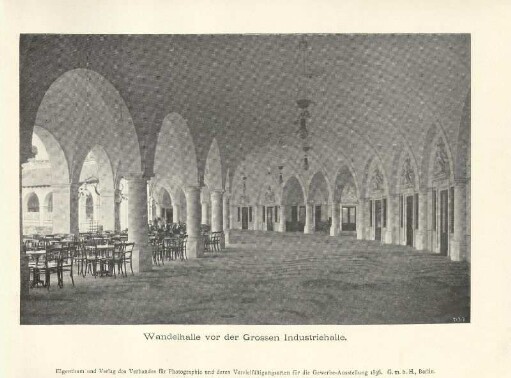 Wandelhalle vor der Grossen Industriehalle