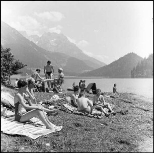 Hintersteiner See: Badegäste am Strand