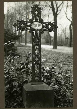 Friedhof. Grabkreuz, Gußeisen. Kaspar Klotz 1855
