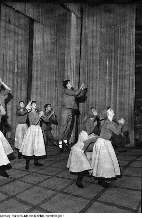 Dresden. Palucca Schule Dresden. "Sputnik". Choreographie Ruth Berghaus, Aufführung 1959