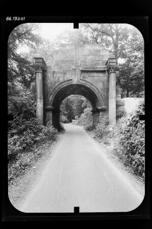 Wörlitz (Oranienbaum-Wörlitz). Georgium. Triumphbogen (Weißer Bogen)