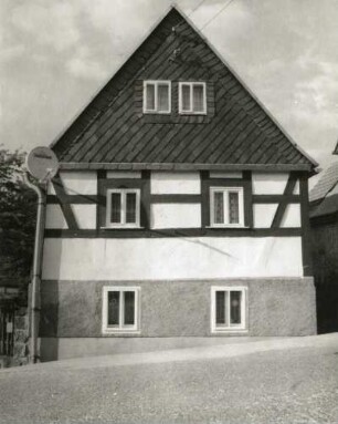Berggießhübel (BadGottleuba-Berggießhübel), Kirchberg 18. Wohnhaus (E. 18. Jh.). Straßenfront