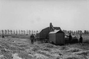 Mähdrescher mit angehängtem Kornsammelwagen