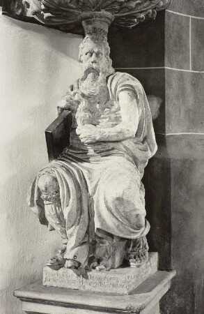 Sitzender Moses