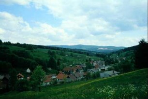 Ortsansicht und Landschaft