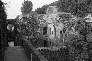 Düsseldorf-Kaiserwerth: Barbarossa-Pfalz, Ruine innen
