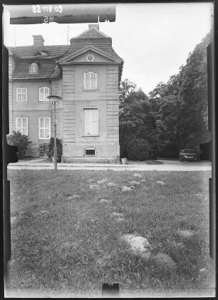 Karlsburg. Herrenhaus (Baubeginn 1732). Rechter Seitenrisalit (Eingangsseite)