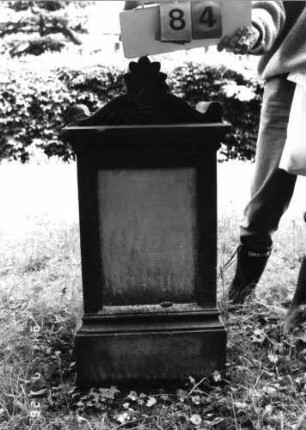 Grabstein 84 [Hahn S. 80/81 ]