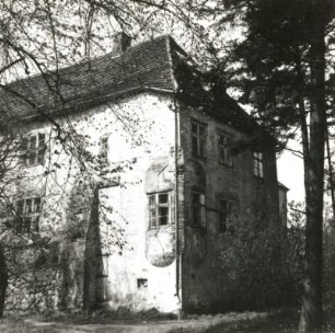 Glewitz-Turow. Schloss (Erholungsheim). Nordostecke mit Erker