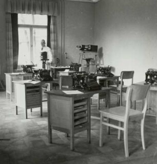 Schreibmaschinen-Arbeitsplätze, Sächsische Landesbildstelle, um 1937