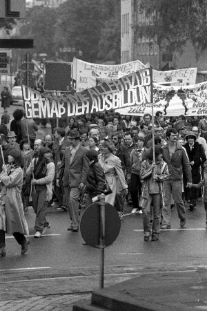 Maikundgebung des Deutschen Gewerkschaftsbundes DGB mit Volksfest im Stadtgarten zum "Tag der Arbeit"