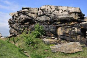 Harzvorland - Teufelsmauer : Zu den sehenswertesten Naturdenkmalen im nördlichen Harzvorland gehört die bis zu zwanzig Meter hohe "Teufelsmauer" bei Weddersleben. Aufgenommen am 12. Mai 2010