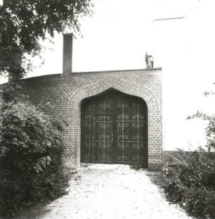 Cottbus. Branitzer Park. Kavalierhaus (1846, Fürst H. von Pückler-Muskau), Westtor