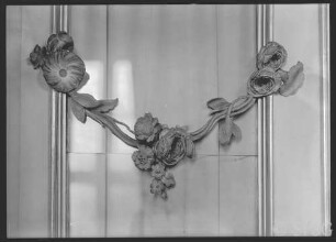 Potsdam, Stadtschloss, Schreibkabinett Friedrich II., R.: 8, Blumengehänge an Glastür zum Schlafzimmer.