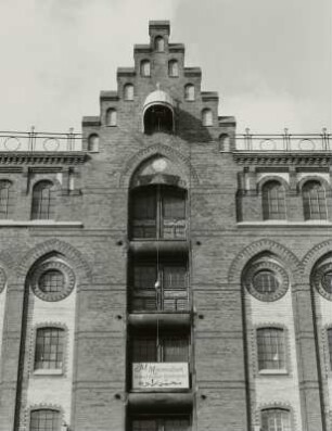 Hamburg-HafenCity, Brooktorkai 16. Speichergebäude. Teilansicht