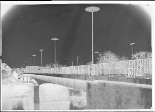 Staustufe Schweinfurt. Straßenbrücke. Ansicht der Brücke von unterstrom, Saumain. Schweinfurter Pegel = 77 cm.