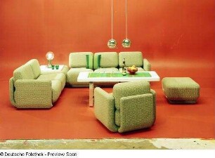 Couchtisch : Sitzgruppe und Couchtisch (1975; VEB Möbelkombinat "neuzera" Rathenow)