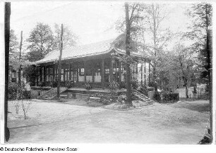 Weißer Hirsch (Dresden-Weißer Hirsch). Chinesisches Teehaus (1912) im Waldpark. Eingangsseite